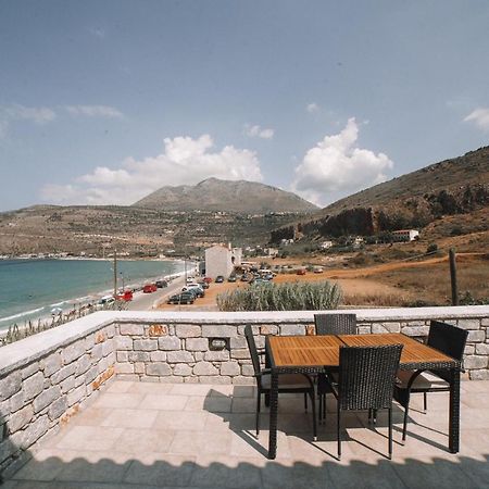 George Seafront Suites Neo Oitilo Bagian luar foto