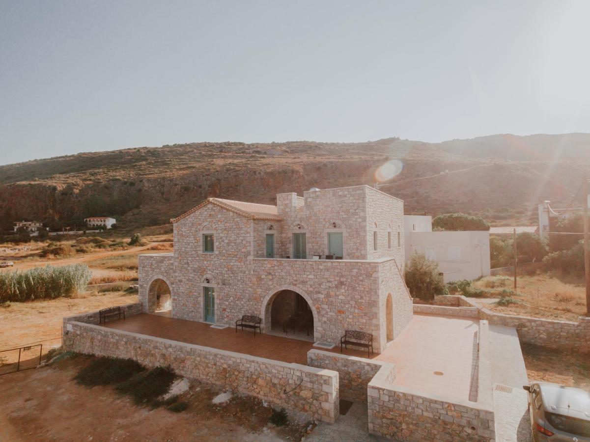 George Seafront Suites Neo Oitilo Bagian luar foto