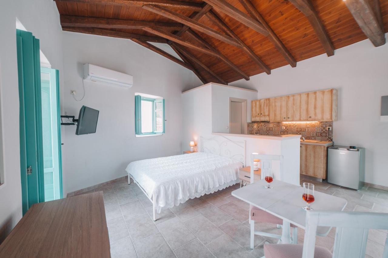 George Seafront Suites Neo Oitilo Bagian luar foto