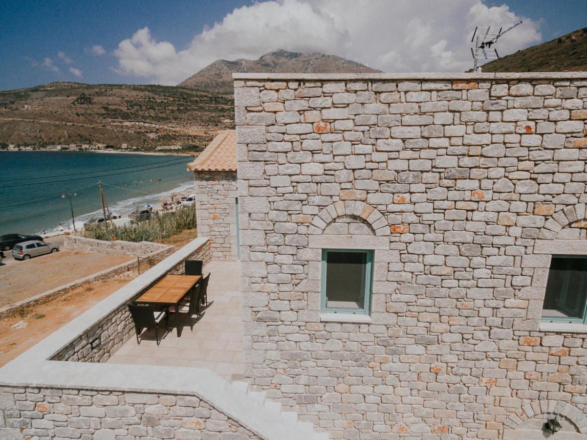 George Seafront Suites Neo Oitilo Bagian luar foto