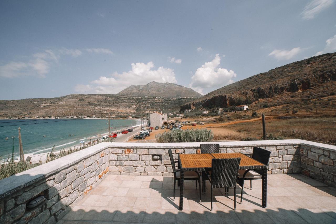 George Seafront Suites Neo Oitilo Bagian luar foto