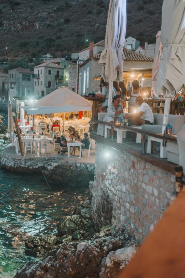 George Seafront Suites Neo Oitilo Bagian luar foto