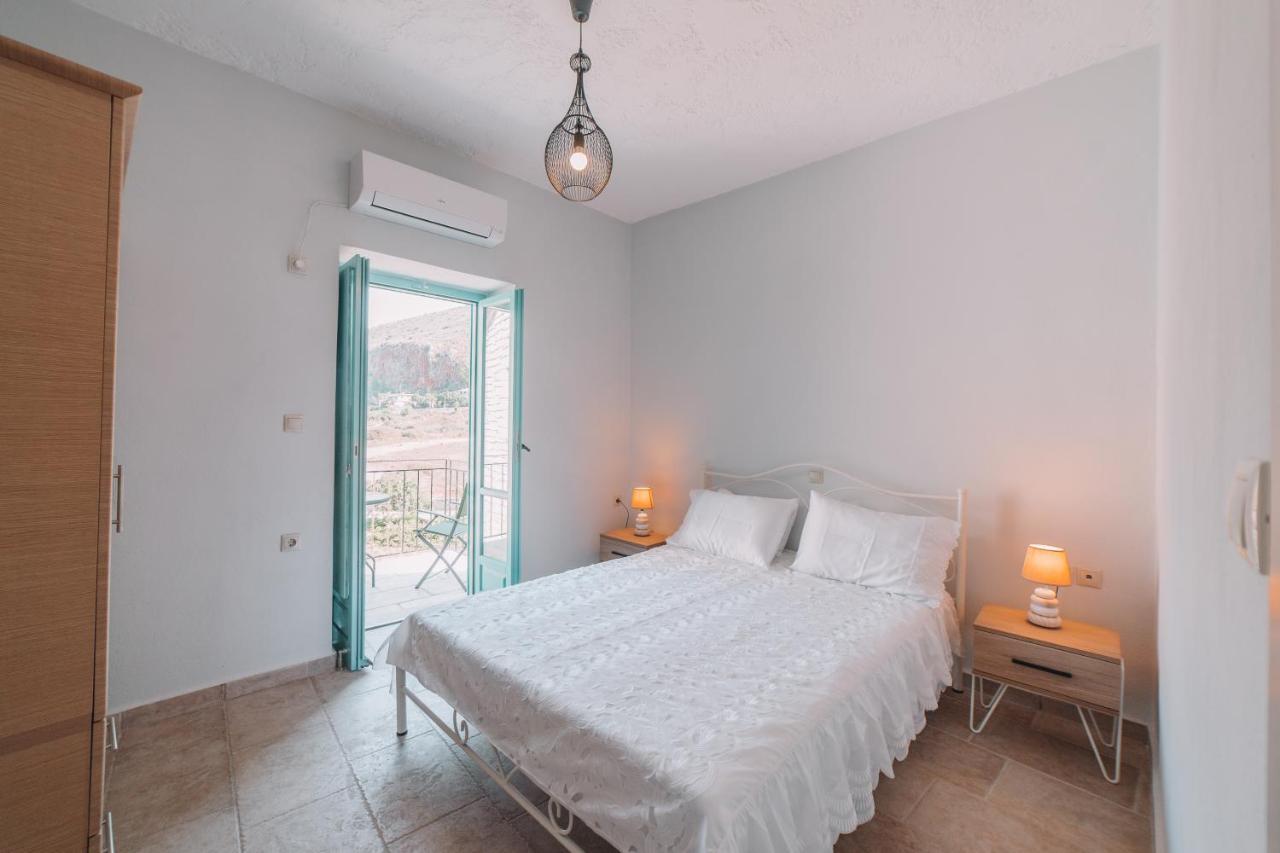George Seafront Suites Neo Oitilo Bagian luar foto