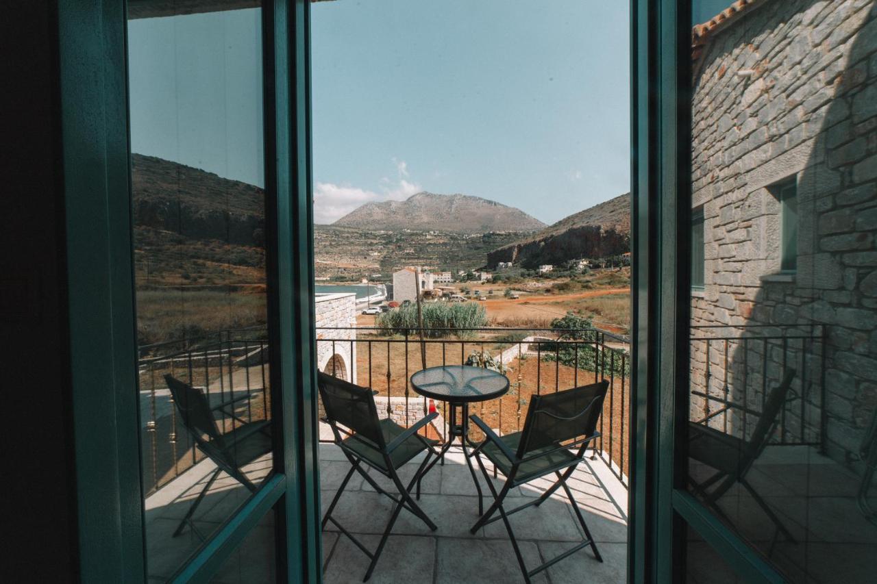George Seafront Suites Neo Oitilo Bagian luar foto