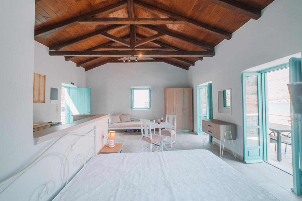 George Seafront Suites Neo Oitilo Bagian luar foto